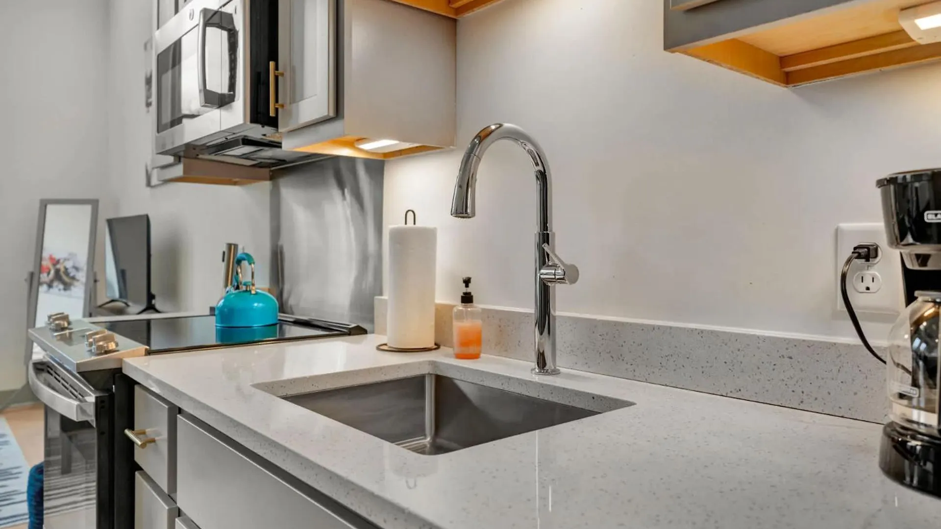 Bright And Modern Studio In Louisville # 308 Apartman